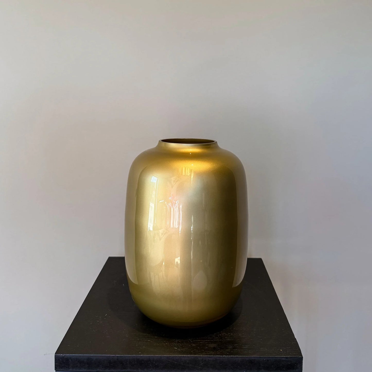 Stijlvolle vazen van By Bloomz – perfect voor zijden bloemen en elk interieur.