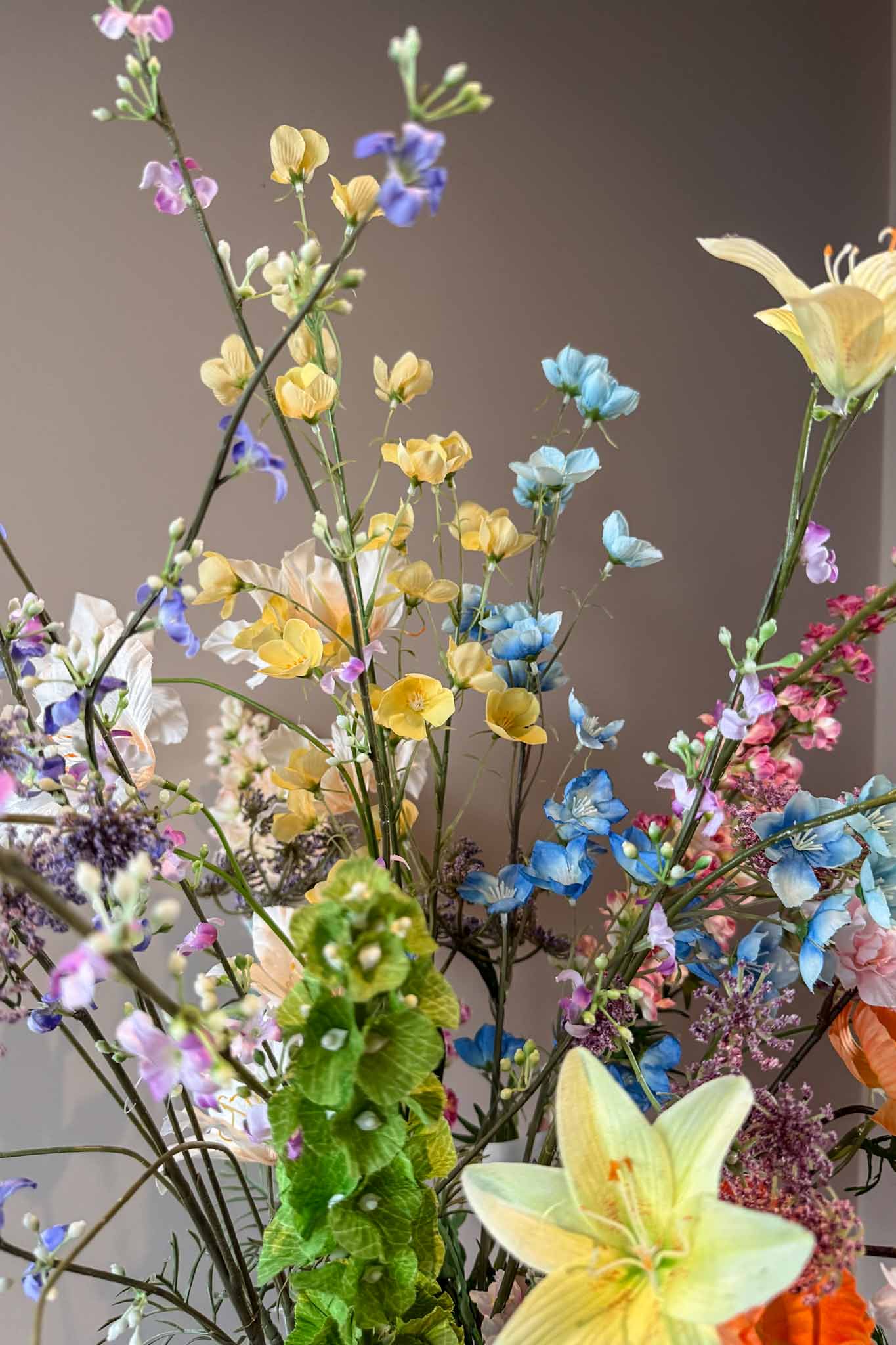 Kleurrijk zijden boeket voorjaar