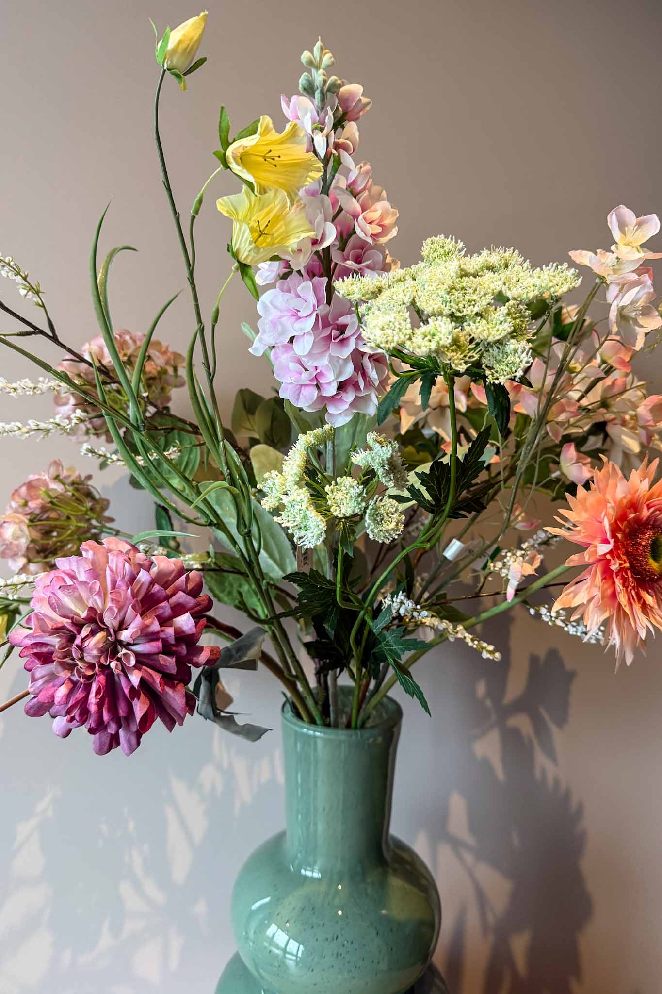 Zijden voorjaarsboeket in pastelkleuren