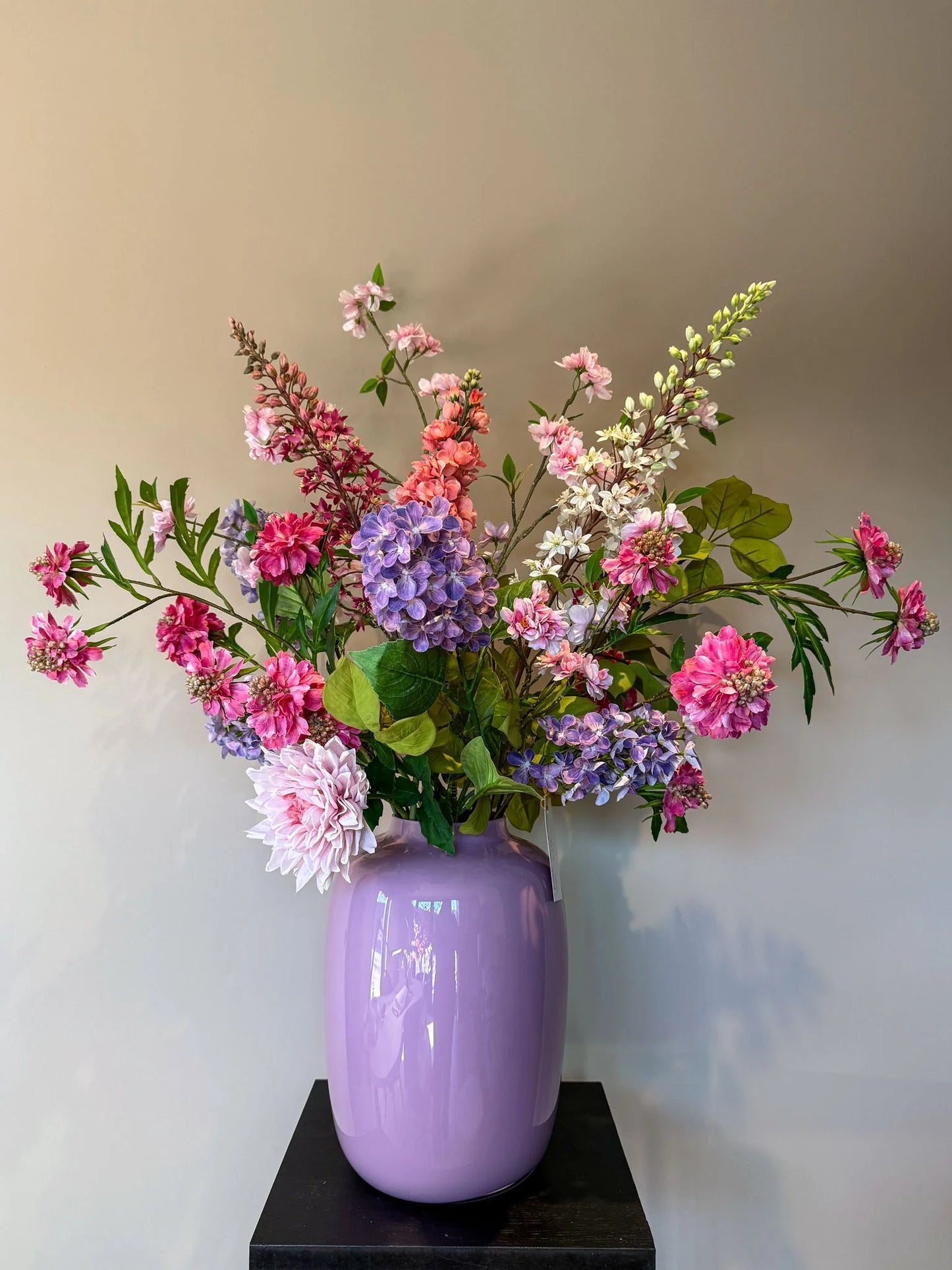 Hoge kwaliteit zijdebloemen boeket, zomer boeket, kleurrijke zijdenbloemen. kunstbloemen in vaas van By Bloomz, boeket op maat, bloemen abonnement