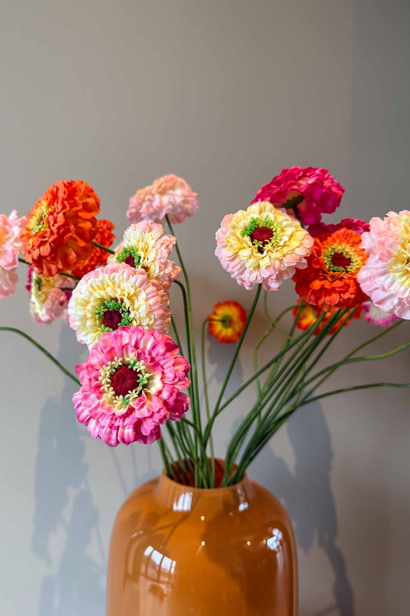 Voorjaarsboeket van zijden bloemen