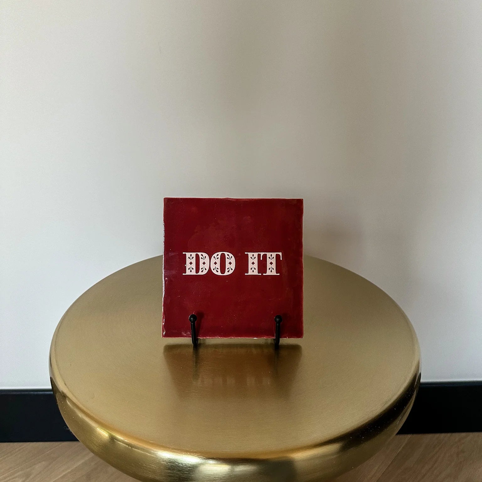 Geef je interieur een vrolijke twist met deze tegeltjes met tekst! By Bloomz, decoratie, interieur