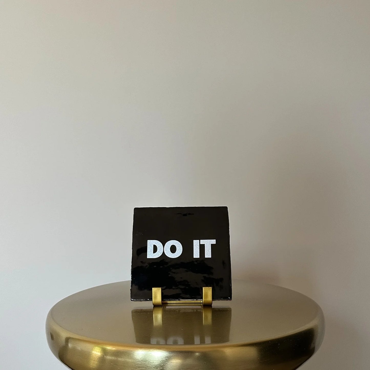 Geef je interieur een vrolijke twist met deze tegeltjes met tekst! By Bloomz, decoratie, interieur