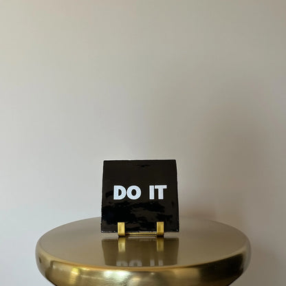 Geef je interieur een vrolijke twist met deze tegeltjes met tekst! By Bloomz, decoratie, interieur