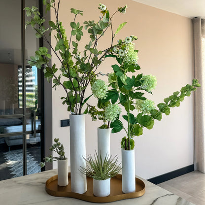 Geef je interieur een stijlvolle upgrade met deze prachtige vazenset. De set bestaat uit verschillende maten, perfect om samen te combineren voor een speels en harmonieus effect. Ook los van elkaar zijn de vazen echte eyecatchers in elke ruimte. by bloomz, interieur, decoratie