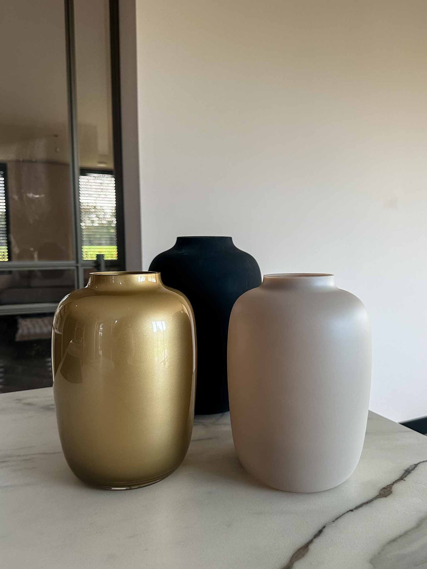 Ontdek onze zijden bloemen adventkalender! Elke dag een nieuwe bloem, inclusief vaas en verpakking. Uniek, duurzaam en feestelijk cadeau voor de feestmaand.