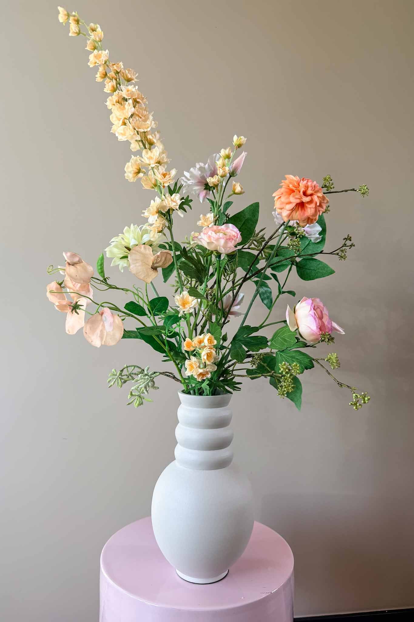 Stijlvol kunstboeket Floor met hoogwaardige naturel zijden bloemen van By Bloomz.