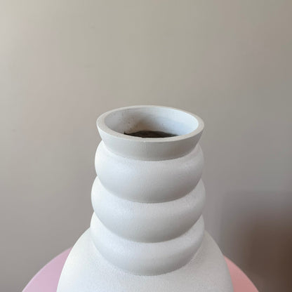 Stijlvolle ivoor vaas Amarga voor bloemen en in je interieur
