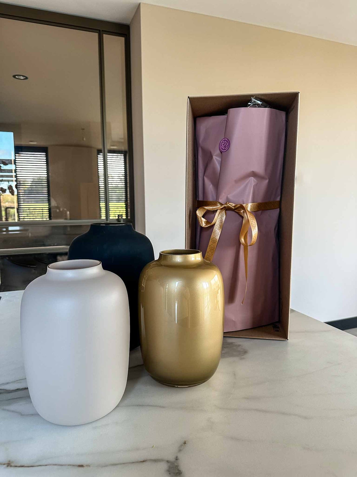 Ontdek onze zijden bloemen adventkalender! Elke dag een nieuwe bloem, inclusief vaas en verpakking. Uniek, duurzaam en feestelijk cadeau voor de feestmaand.