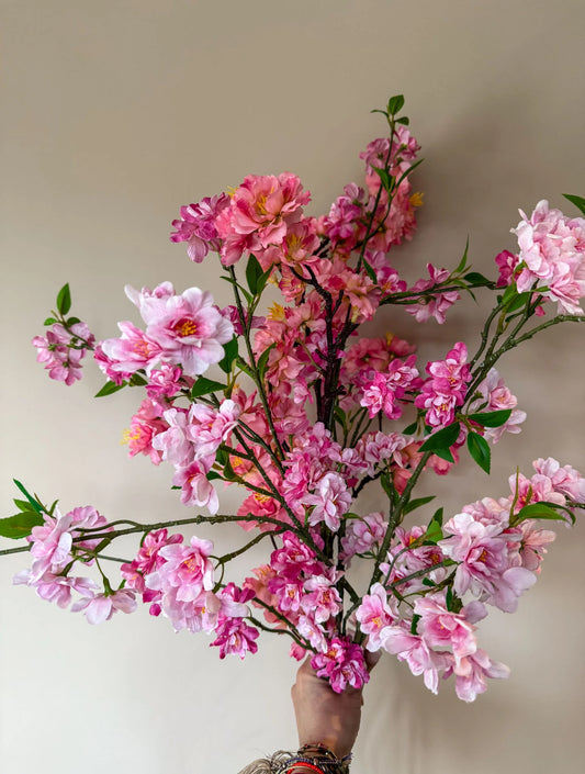 Hoge kwaliteit zijdebloemen losse bloesem, roze , kleurrijke zijdenbloemen. kunstbloemen in vaas van By Bloomz, boeket op maat, bloemen abonnement
