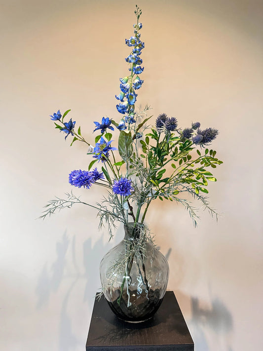 Hoge kwaliteit zijdebloemen boeket, zomer boeket, kleurrijke zijdenbloemen. kunstbloemen in vaas van By Bloomz, boeket op maat, bloemen abonnement, atelier