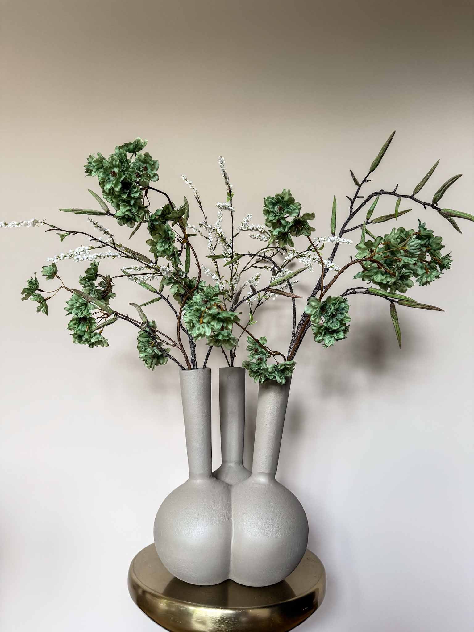 Stijlvol kunstboeket van hoogwaardige zijden bloemen, geschikt voor losse boeketten en bloemenabonnementen – By Bloomz.