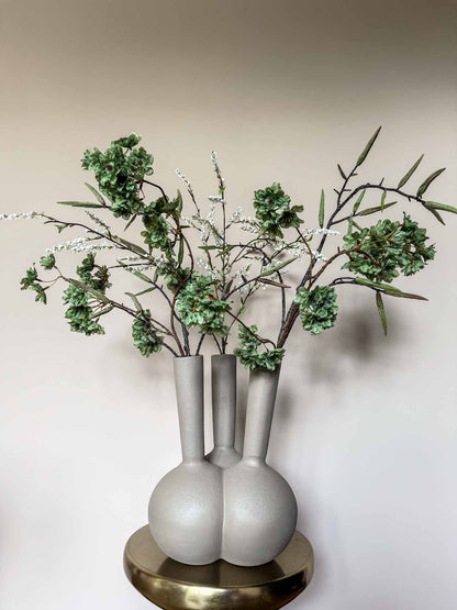 Stijlvol kunstboeket van hoogwaardige zijden bloemen, geschikt voor losse boeketten en bloemenabonnementen – By Bloomz.