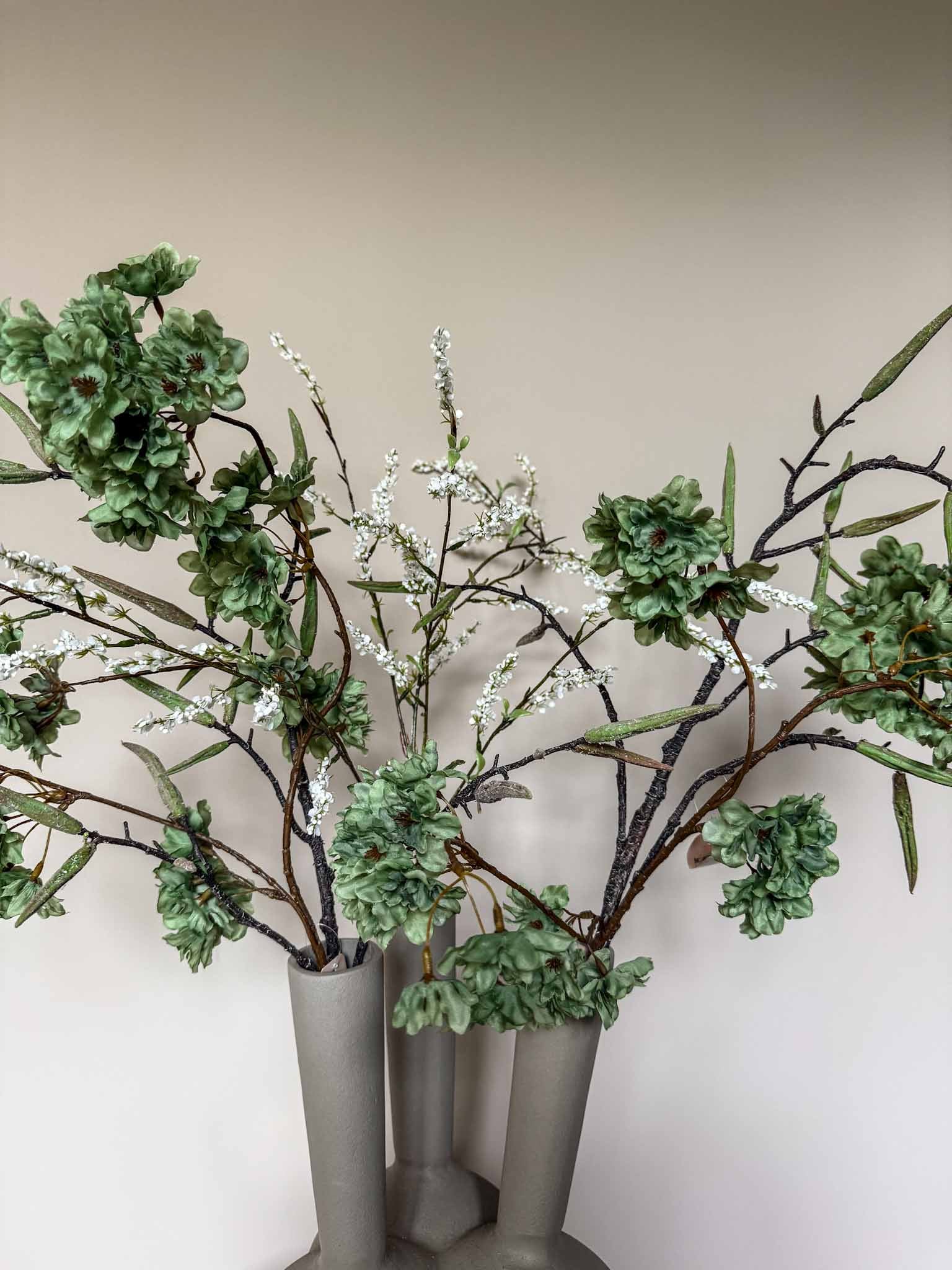 Stijlvol kunstboeket van hoogwaardige zijden bloemen, geschikt voor losse boeketten en bloemenabonnementen – By Bloomz.