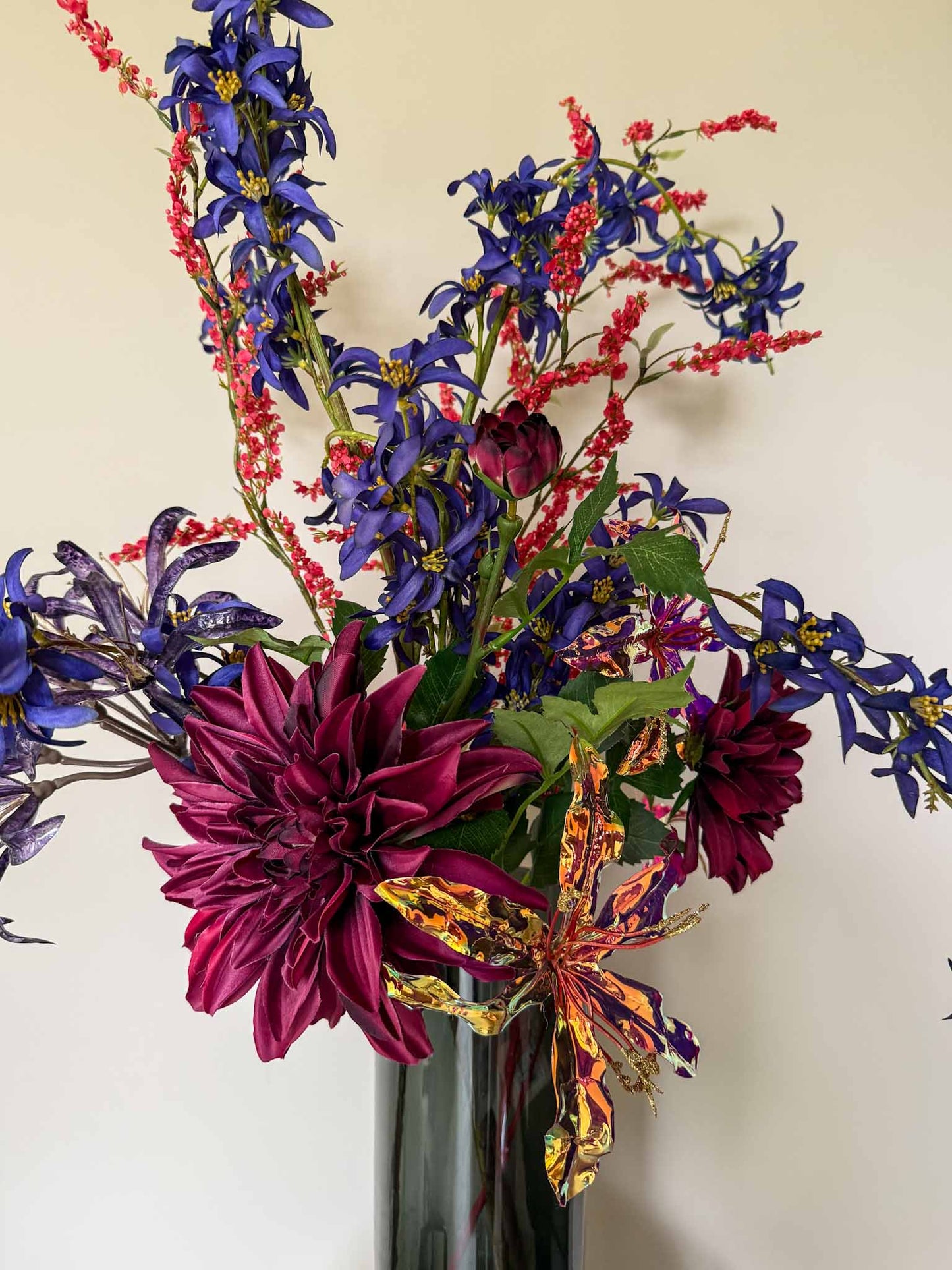 Stijlvol kunstboeket van hoogwaardige zijden bloemen, geschikt voor losse boeketten en bloemenabonnementen – By Bloomz.