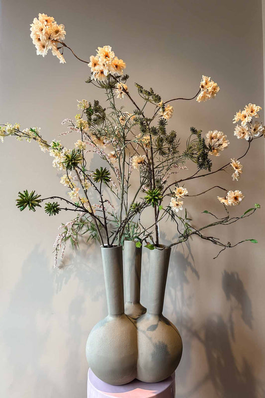 Zijden voorjaarsboeket in naturel tinten