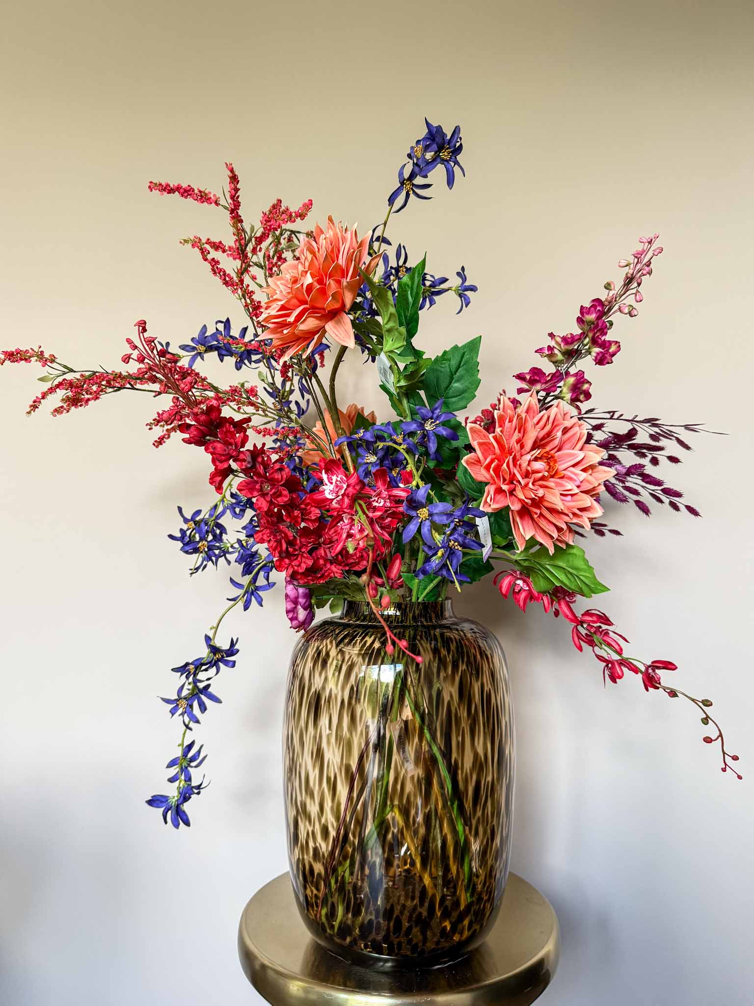 Stijlvol kunstboeket van hoogwaardige zijden bloemen, geschikt voor losse boeketten en bloemenabonnementen – By Bloomz.