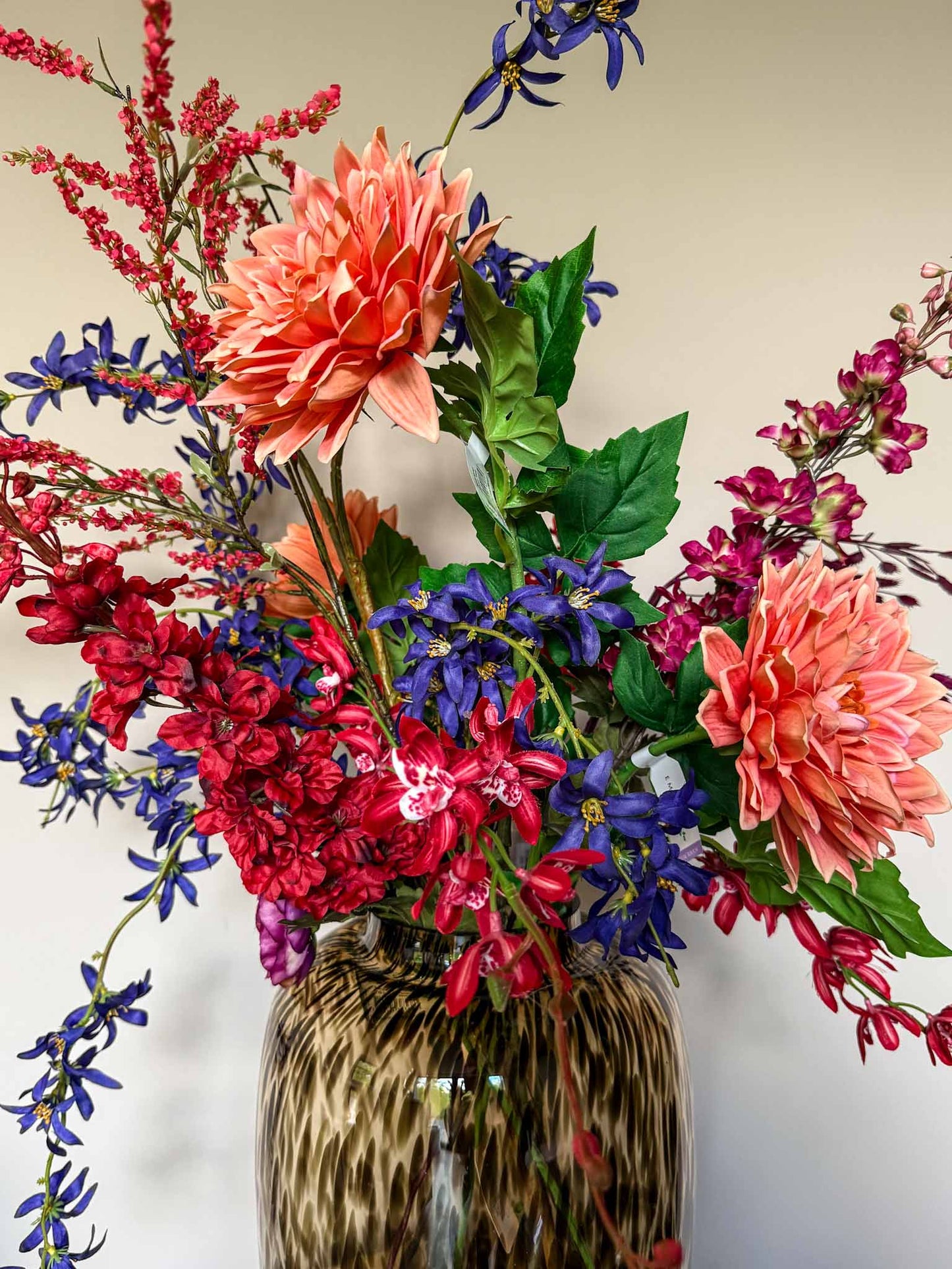 Stijlvol kunstboeket van hoogwaardige zijden bloemen, geschikt voor losse boeketten en bloemenabonnementen – By Bloomz.