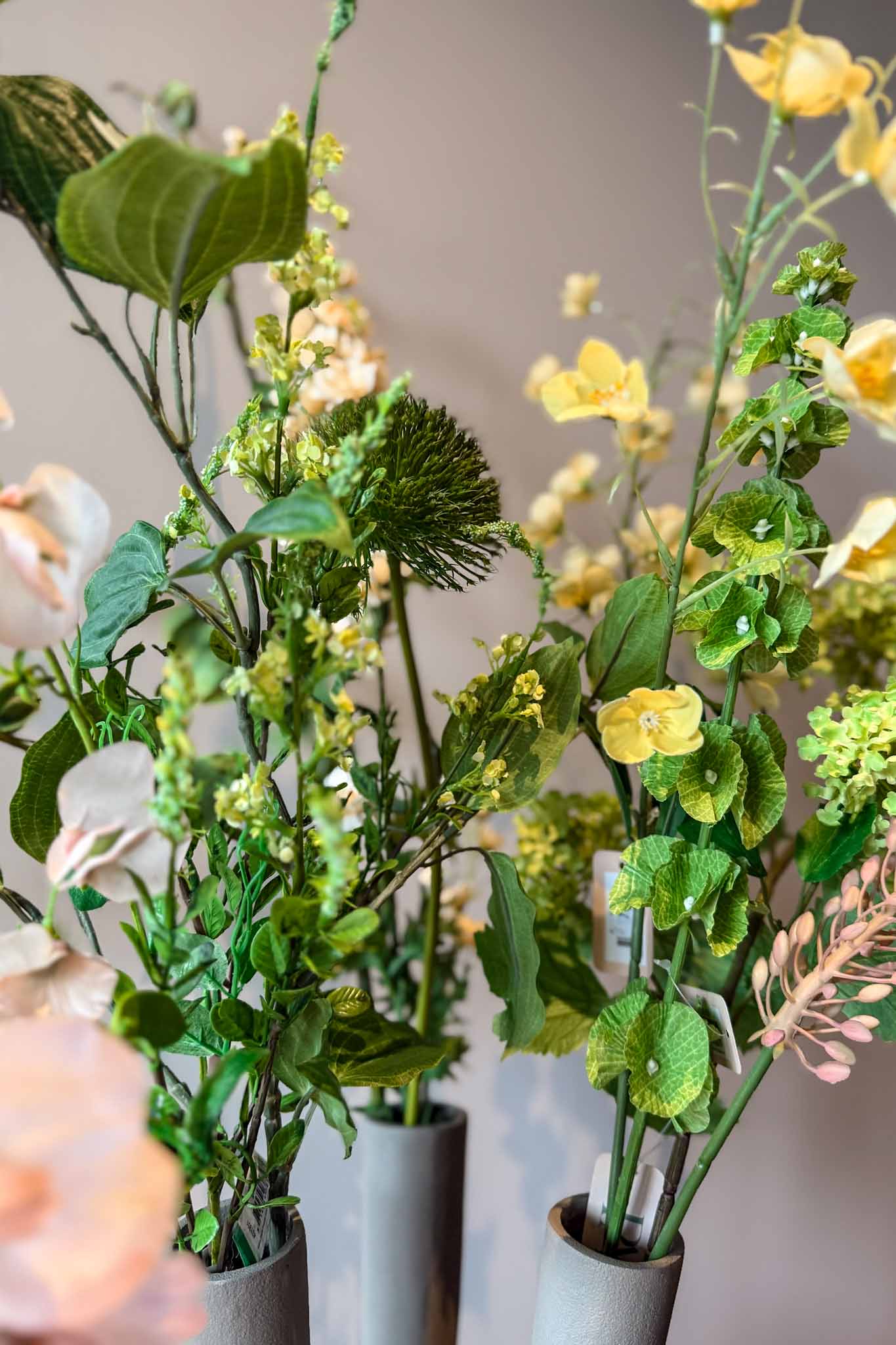 Zijden voorjaarsboeket in naturel, groen tinten