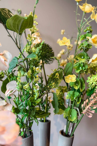 Zijden voorjaarsboeket in naturel, groen tinten