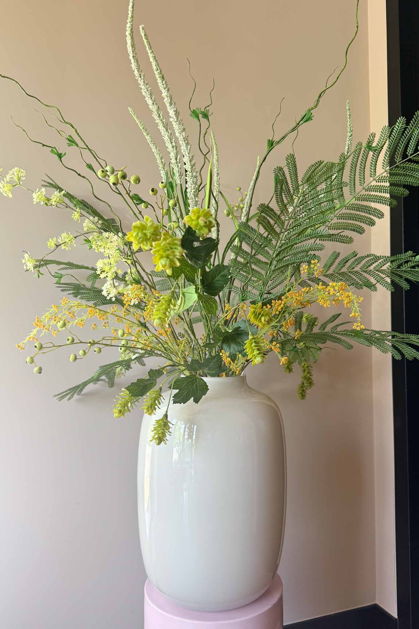 Stijlvol kunstboeket Naturel met hoogwaardige groene zijden bloemen van By Bloomz.