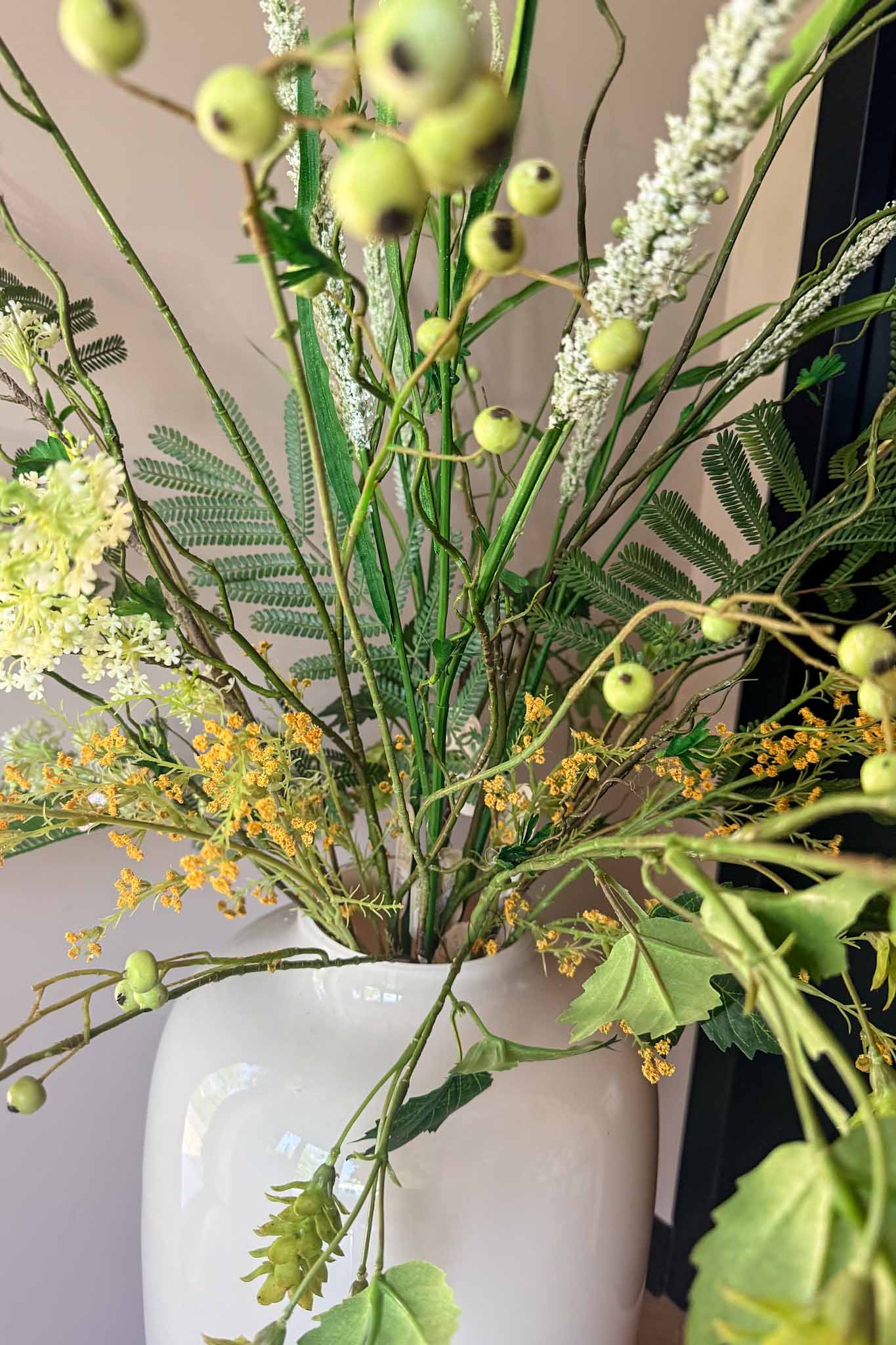 Stijlvol kunstboeket Naturel met hoogwaardige groene zijden bloemen van By Bloomz.