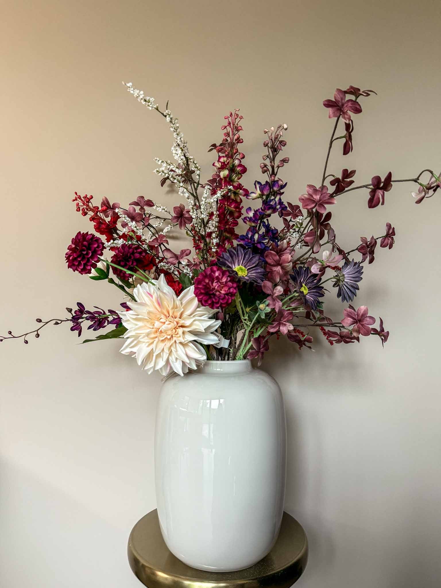 Stijlvol kunstboeket van hoogwaardige zijden bloemen, geschikt voor losse boeketten en bloemenabonnementen – By Bloomz.
