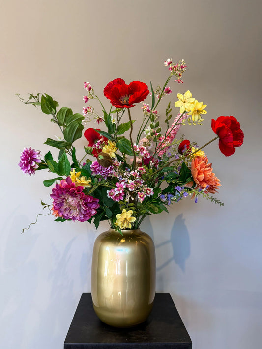Zomers kunstboeket van hoogwaardige zijden bloemen in een stijlvolle vaas – By Bloomz. ook bloemen abonnementen boeketten
