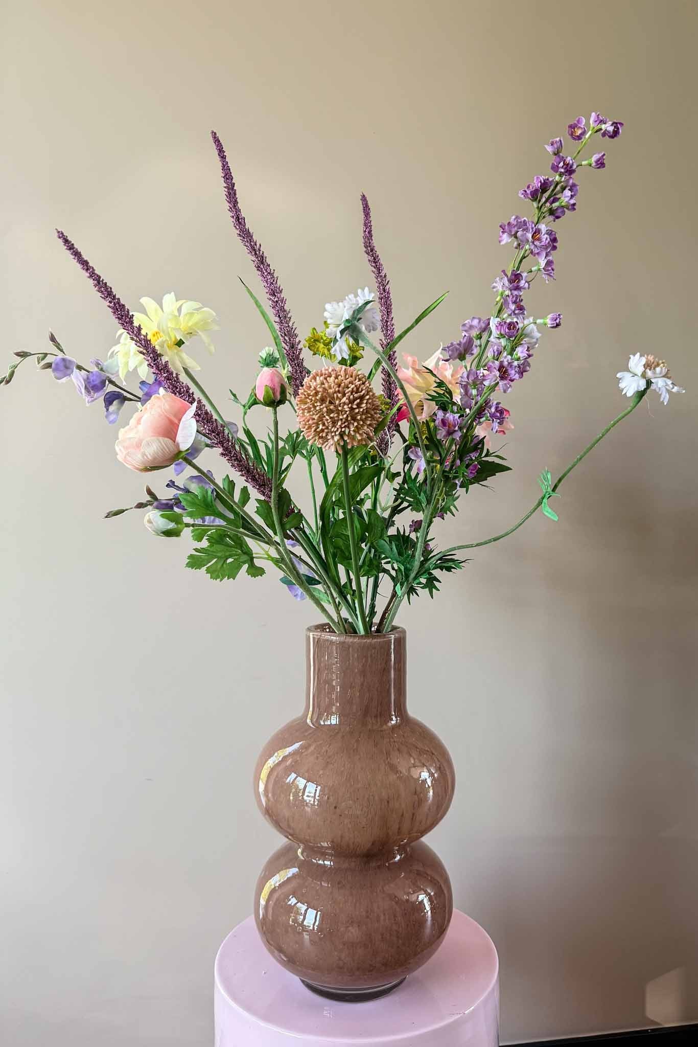 Stijlvol kunstboeket tender met hoogwaardige subtiele zijden bloemen van By Bloomz.