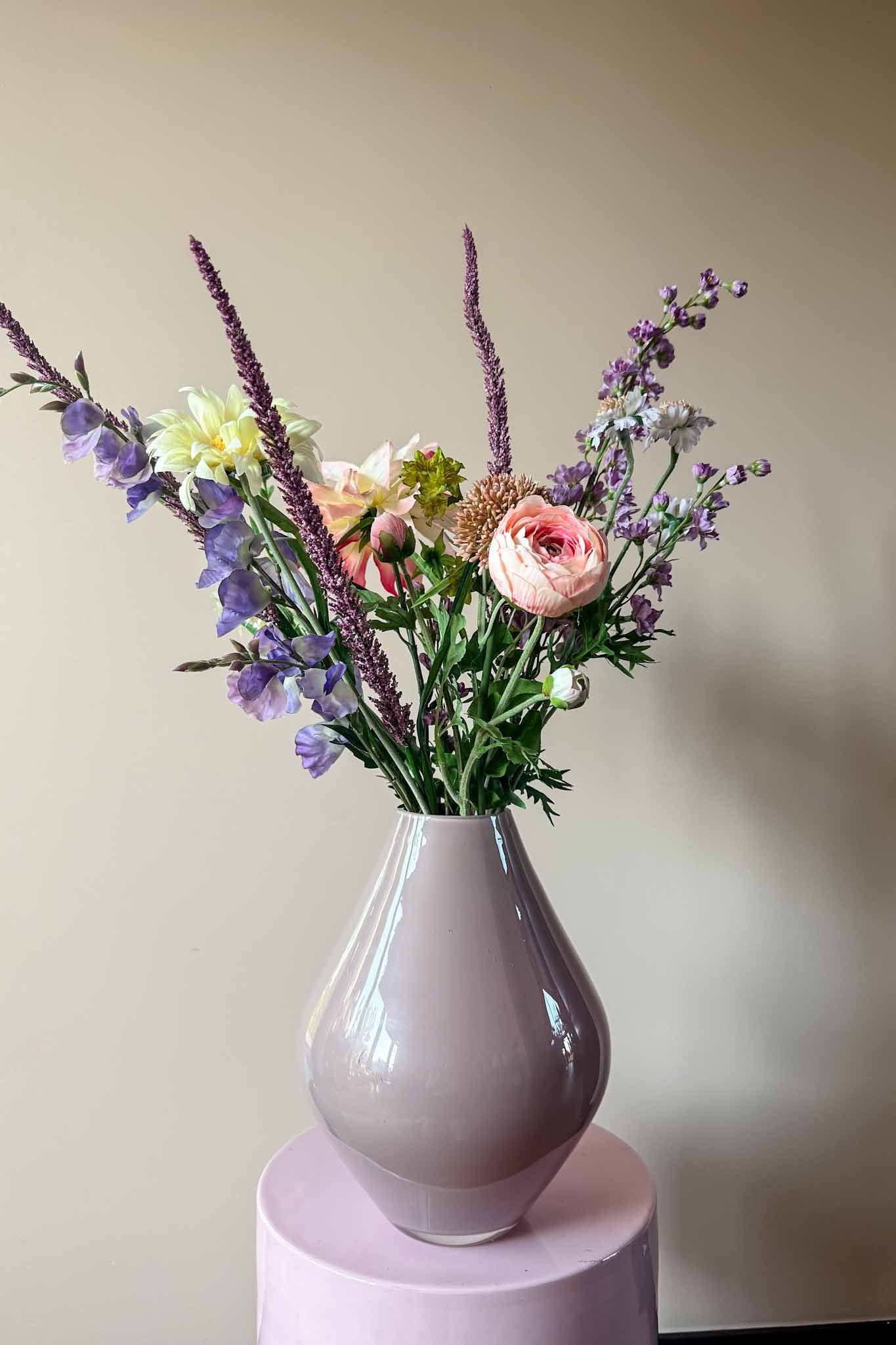 Stijlvol kunstboeket tender met hoogwaardige subtiele zijden bloemen van By Bloomz.