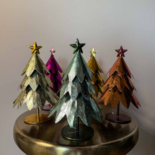 Kleurrijke decoratieboompjes van 18 cm hoog.