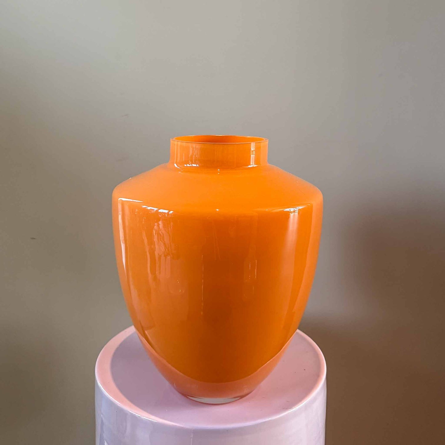 Stijlvolle vaas voor bloemen en interieur