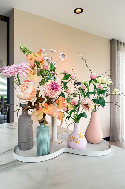 creatieve workshop met verven en bloemen